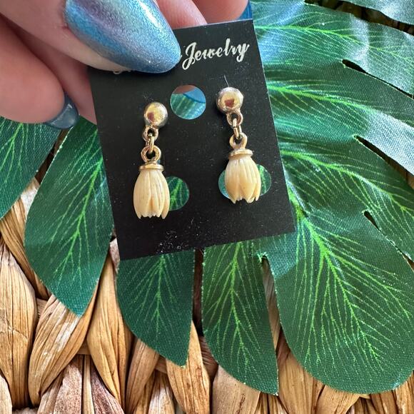 BOGO FREE FAUX I ORY TULIP 70’s earrings dangle modest - Picture 1 of 4